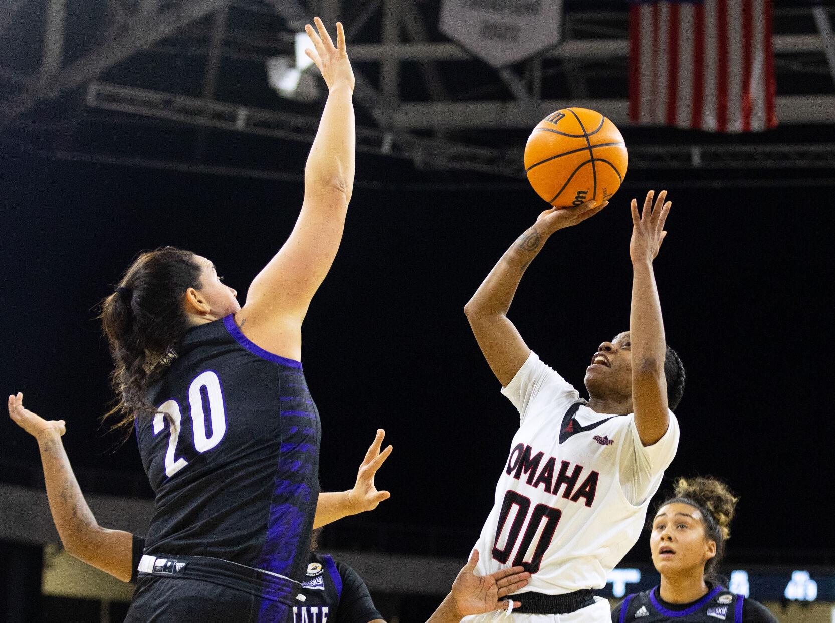 111722-owh-spo-unobasketball-em06.jpg